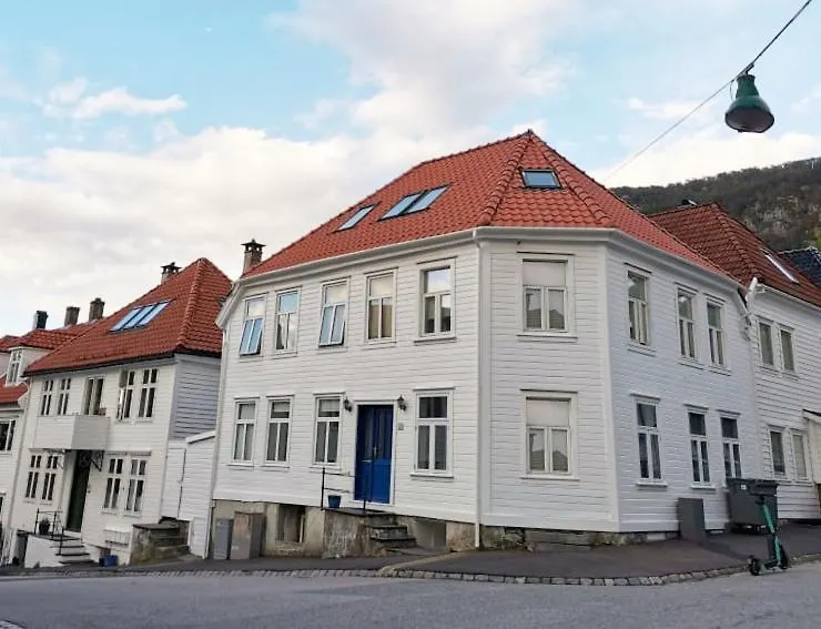 Modern And Central - With A Garden Bergen 0*,